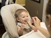 Британски диетолози препоръчват бебетата да бъдат захранвани с броколи и спанак