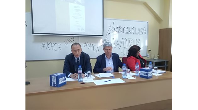 Министърът на образованието Красимир Вълчев и Пламен Димитров участват във форум в Пловдивския университет "Паисий Хилендарски"