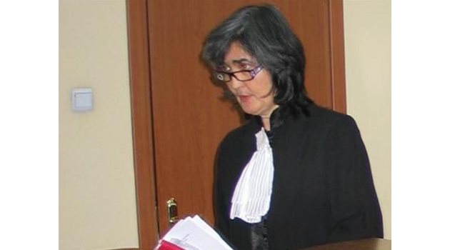 Адвокат Антоанета Костадинова