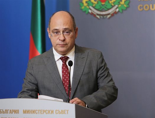 Служебният министър на труда Лазар Лазаров представи новата мярка след заседанието на правителството вчера.

СНИМКА: МС