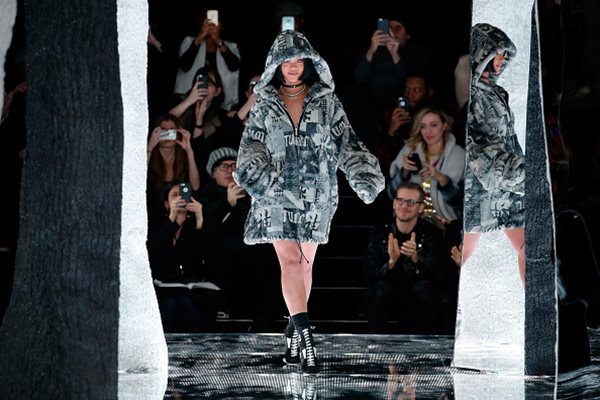 Самата тя дефилира на подиума по време на представянето на Fenty Puma by Rihanna