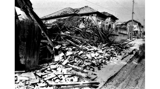 Къщи в Стражица са изцяло разрушени от земетресението през 1986 г.
СНИМКА: ИВАН ГРИГОРОВ