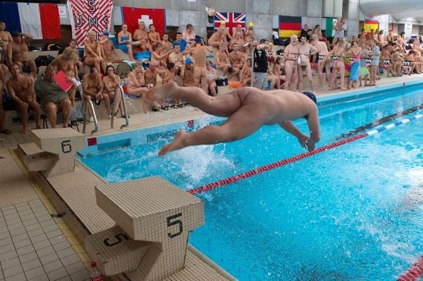 Бивши професионални плувци участват в надпреварата