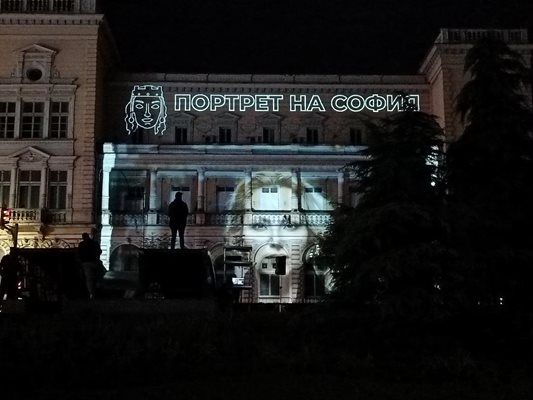 В два поредни дни кадрите осветиха Военния клуб.

СНИМКИ: СИЛВИЯ ГУРМЕВА