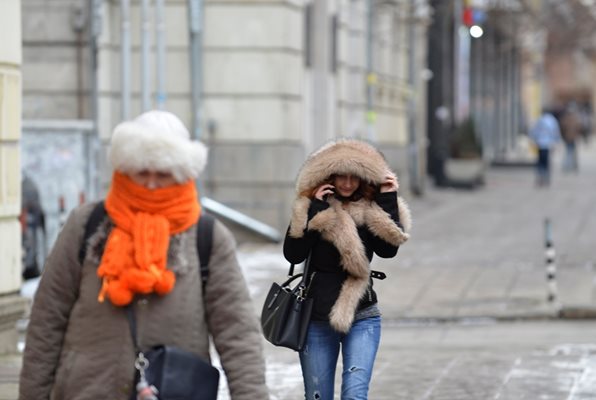 Истинска зима в половината страна! 15 см сняг в Габрово,  Ловеч и Троян