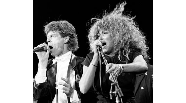 Тина Търнър бе близка приятелка с Мик Джагър, с който е заснета на концерт през 1989 г.