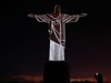 Статуята на Христос в Рио "сложи" маска (Снимки)