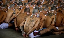 Шокиращи снимки от затвора Изалко в Ел Салвадор