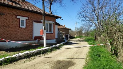 В тази къща в Долна Оряховица са отглеждани кучетата, които са нападнали Мирослава.