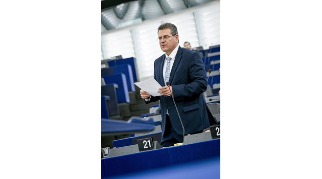 Зам.-председателят на Еврокомисията Марош Шефчович поиска да се уеднаквят зарядните устройства.
СНИМКА: ЕВРОПАРЛАМЕНТ