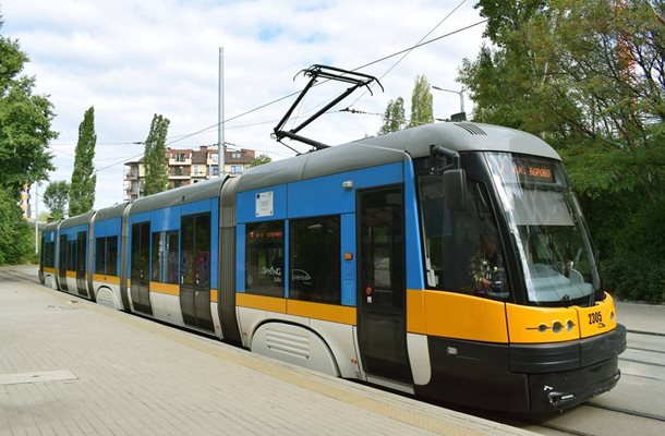 Новите трамваи временно обслужват линия №18.

СНИМКИ: “СТОЛИЧЕН ЕЛЕКТРОТРАНСПОРТ”