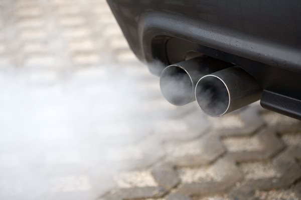 Почти 80 процента от дизеловите автомобили, произведени от 2009 г., са снабдени с измамен софтуер, който манипулира вредните емисии.