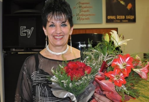 Народна певица и преподавател е загиналата жена в мелето в село Марково