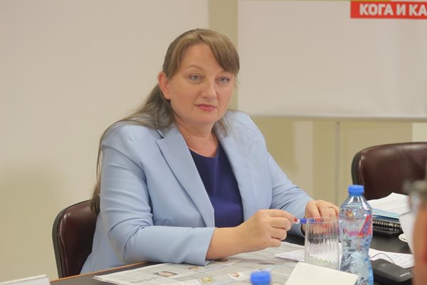 Социалната министърка Деница Сачева СНИМКА: Румяна Тонева