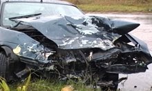 Шофьор блъсна колата си в дърво и загина