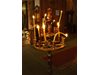 Хлапета посегнаха на мирянски пари от църковни свещи