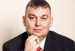 Емил Янков влиза на мястото на Елена Гунчева в парламета.