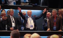 Доган поиска оставката на Пеевски заради "сериозна криза"