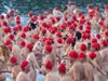 Над 1000 души участваха в традиционно зимно голо плуване на остров Тасмания