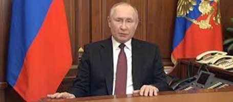Путин ли е това? 
Не е ясно кой посещава окупирана Украйна и той ли се среща китайския лидер