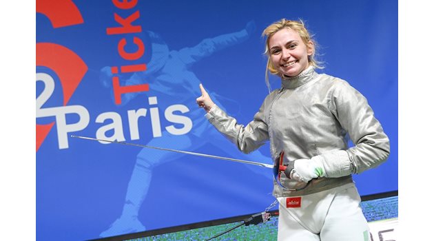 Йоана Илиева сочи към надписа Paris, след като е завоювала олимпийската квота.