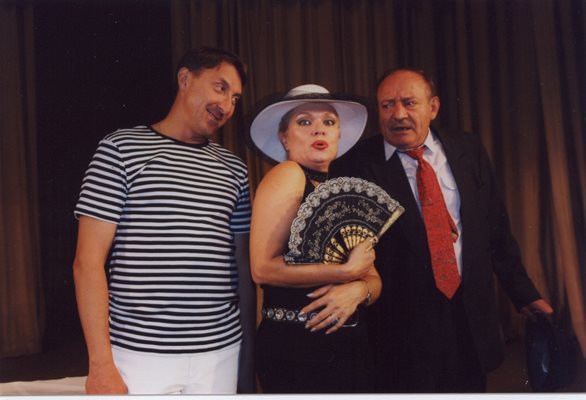 С Тео Емлазов и Радичев вече 20 години играят пиесата "Депутатите не лъжат".