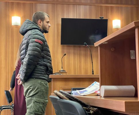 Любомир Петров в съдебната зала.