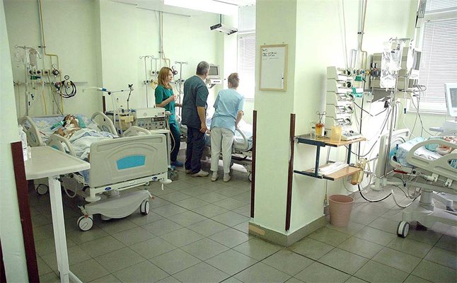 В реанимацията на болницата "Св. Георги" се лекуват най-тежко болните пациенти.