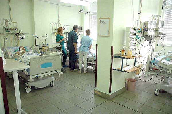 В реанимацията на болницата "Св. Георги" се лекуват най-тежко болните пациенти.