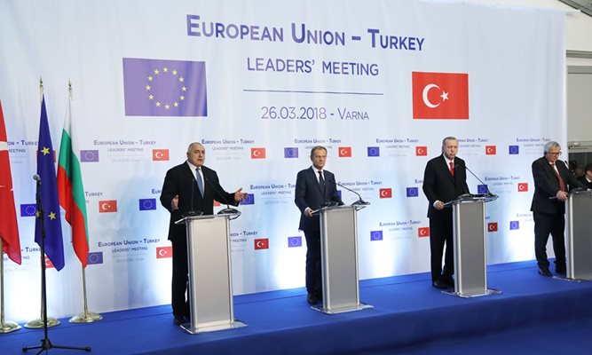 Борисов, Туск, Ердоган и Юнкер на пресконференцията след срещата във Варна. СНИМКИ: Министерски съвет