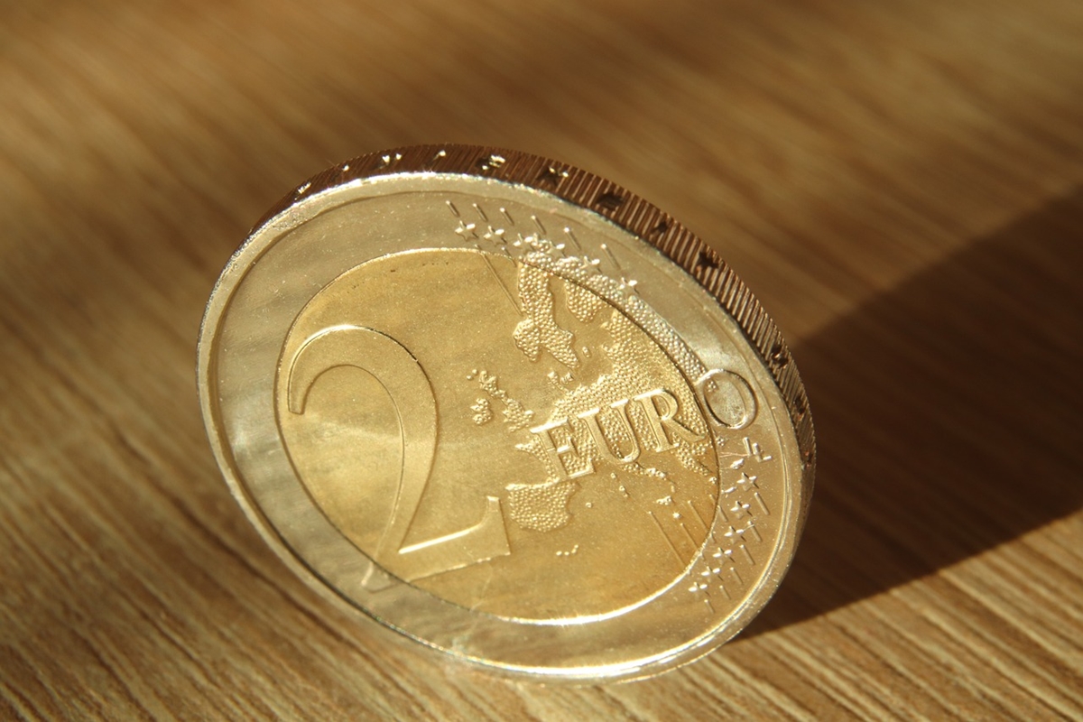 Косово е залято с фалшиви монети от 2 евро