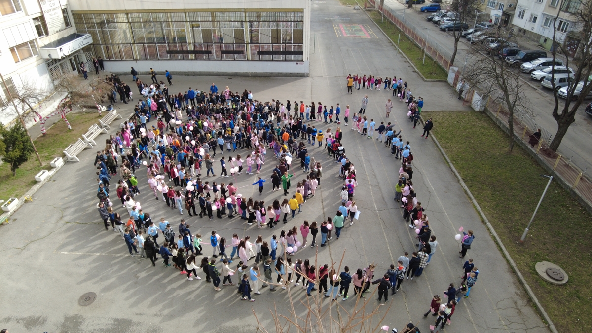 Ученици протестираха срещу тормоза в училищата със Спирала срещу насилието (Видео)