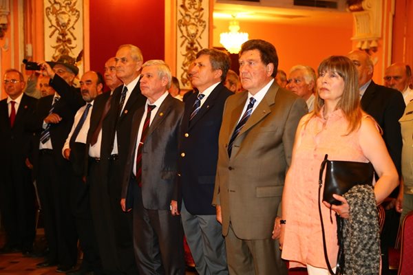 Каракачанов пожела на военните да продължават да поддържат българските ценности и да ги предават на поколенията.