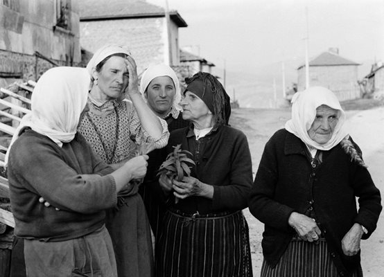 Жени от село Обидим, Югозападна България, 1968 г.