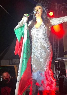 Драгана с българското знаме