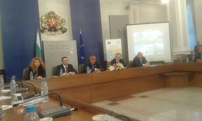 Премиерът Бойко Борисов се срещна с кметове, директори на училища и ректори в Министерския съвет. Снимка МАРИЯНА БОЙКОВА