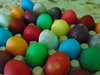 Великденски яйца, боядисани с ориз, лук и марля