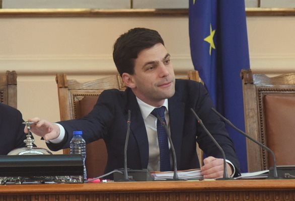 Шефът на парламента Никола Минчев призовава депутатите да се придържат към параграфите.