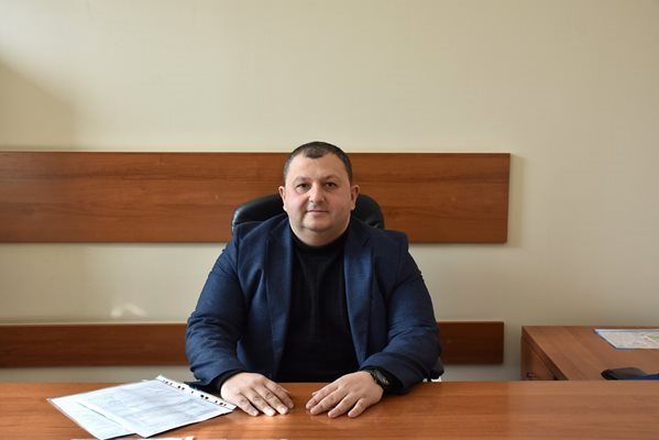 Нъшан Деркалестаниан e бил на 27–о място в листата за съветници на "Браво, Пловдив", вече е шеф на "Паркиране и репатриране".
