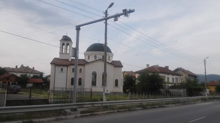 АПИ е длъжна да предупреди водача, засечен да кара без платена винетка или толтакса, до 3 дни след като камерата го е засякла. 

СНИМКА: РУМЯНА ТОНЕВА