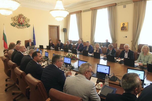 Първото заседание на новия Министерски съвет