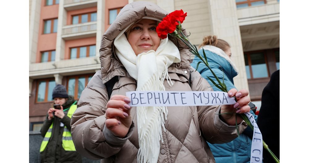 Russian Mothers and Wives Protest in Moscow, Calling for Soldier Return from Ukraine – 500 Days Since War Started