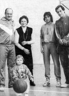 Барчовски с Ваня Войнова и техните деца