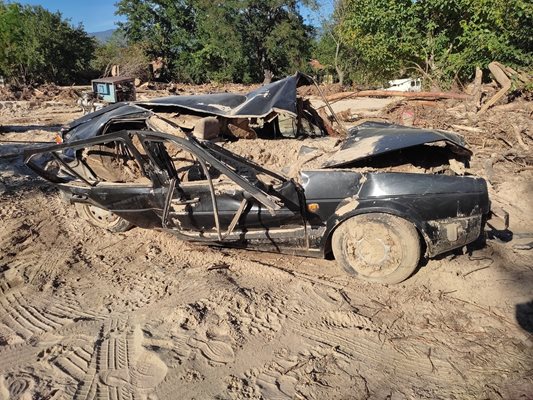 Смачканите автомобили образували бент