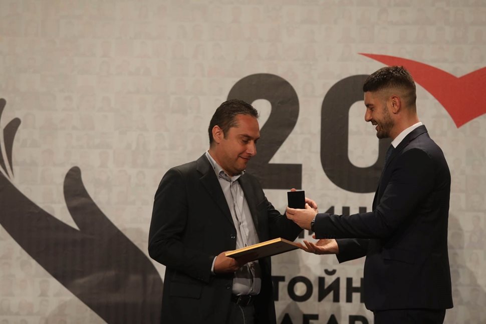 Изпълнителният директор на БТВ Медиа Груп Господин Йовчев награди анестезиолога от МВР болница д-р Веселин Йолов, който спасява след земетресението в Турция.