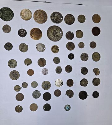 Още антични монети, открити в дома на 59-годишния жител на град Септември