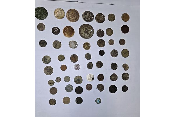 Още антични монети, открити в дома на 59-годишния жител на град Септември