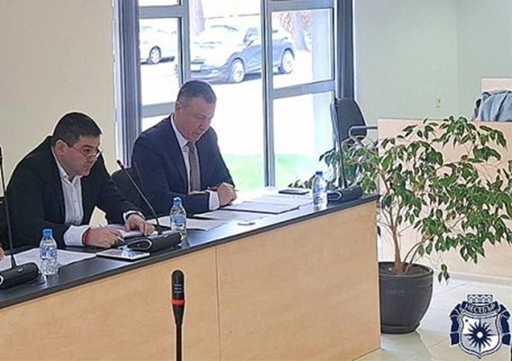 Кметът Николай Димитров е категоричен, че удължаването на сезона ще се отрази благоприятно на икономиката на региона, а оттам и на демографията.