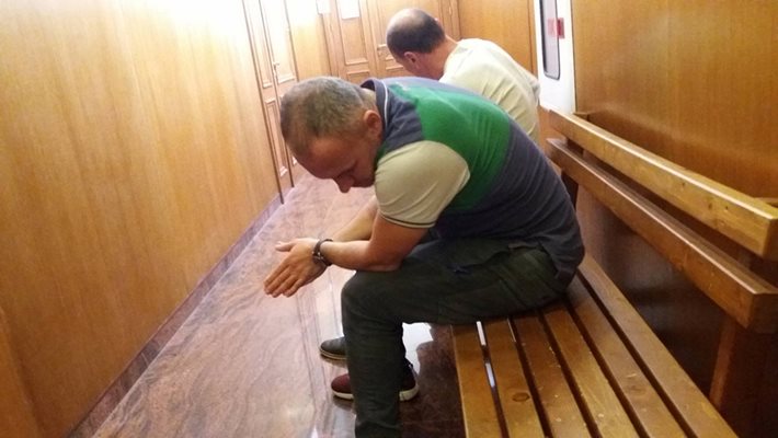 Радостин Кишишев чака да даде показания по делото