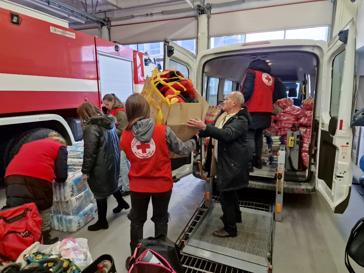 Община Пазарджик изпрати първия бус с дарения за пострадалите в Турция